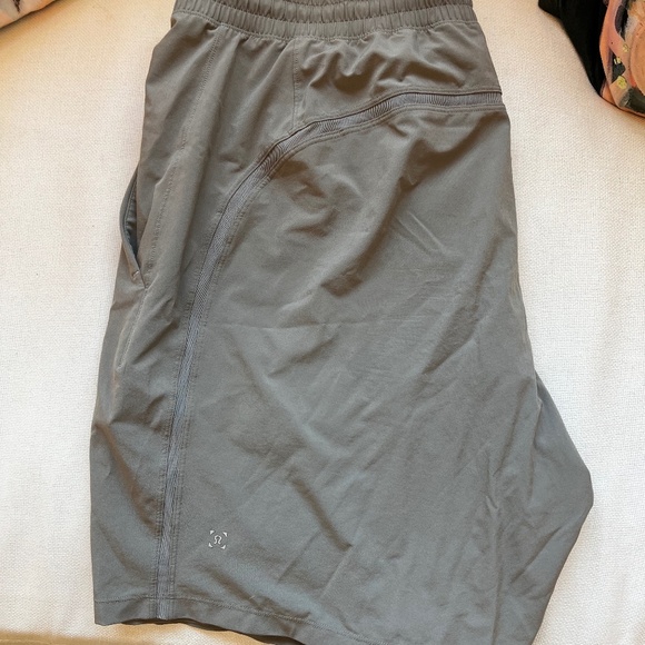 Lululemon - Picture 2 of 4